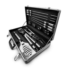 Set di utensili in acciaio per barbecue, pronto per il tuo avventuroso picnic all'aperto, tutto racchiuso in una valigetta in alluminio elegante e resistente.